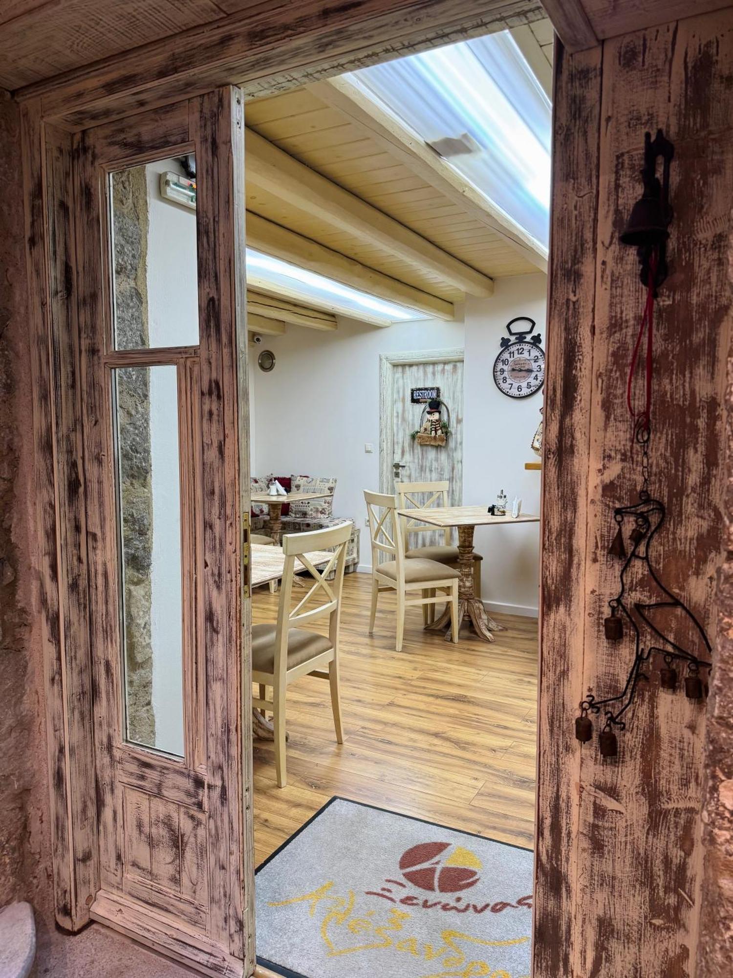 Alexandros Guesthouse Arachova Esterno foto