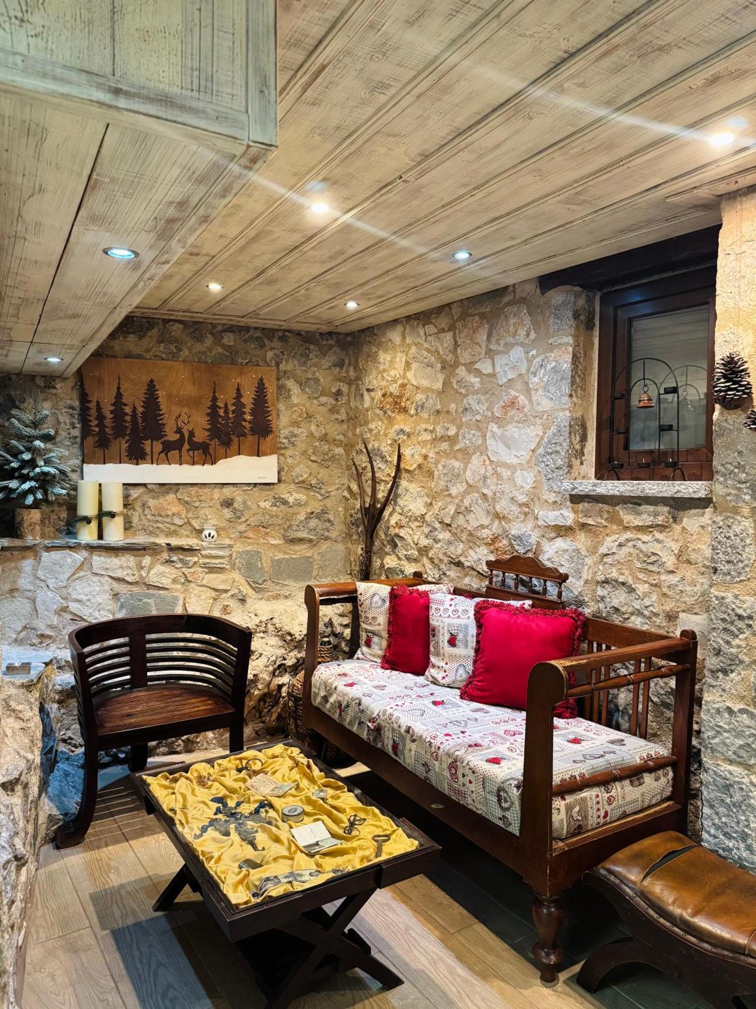 Alexandros Guesthouse Arachova Esterno foto