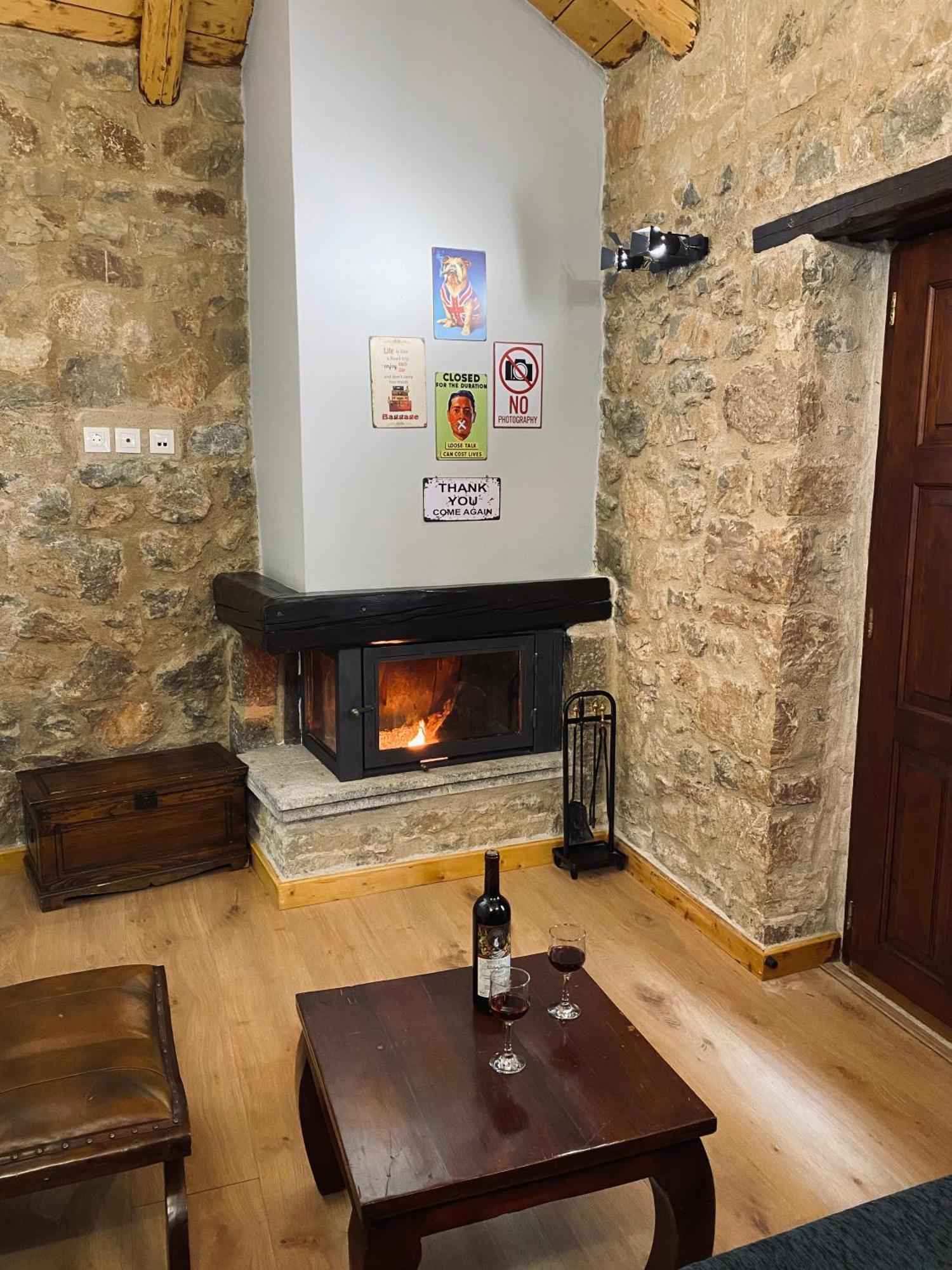 Alexandros Guesthouse Arachova Esterno foto